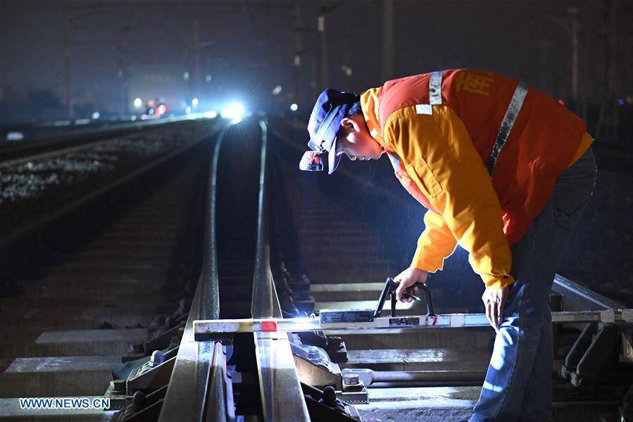 CHINA-NANNING-RAILWAY-NIGHT WORKER (CN)