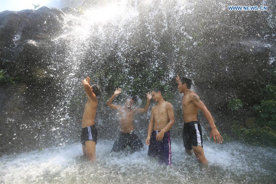 #CHINA-SUMMER-SPLASHING WATER(CN)