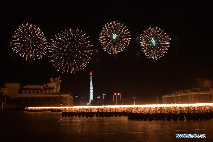 DPRK-PYONGYANG-YOUTHS-TORCH-PARADE