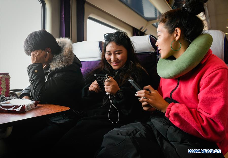 CHINA-TIBET-RAILWAY-PASSENGERS(CN)