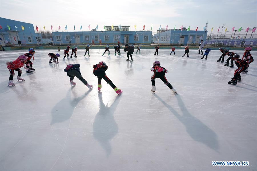 (SP)CHINA-BEIJING-YANQING-PRIMARY SCHOOL STUDENTS-SKATING(CN)