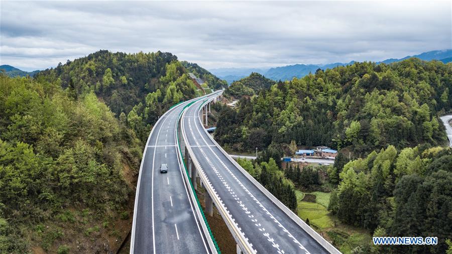 CHINA-GUIZHOU-INFRASTRUCTURE-EXPRESSWAY-CONSTRUCTION-TRAFFIC (CN)