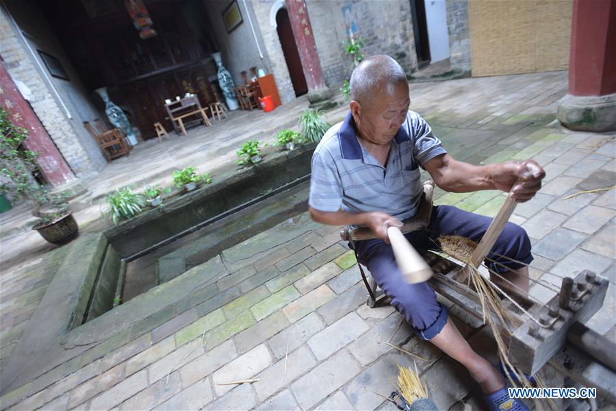 CHINA-JIANGXI-LONG MARCH-STRAW SANDALS (CN)