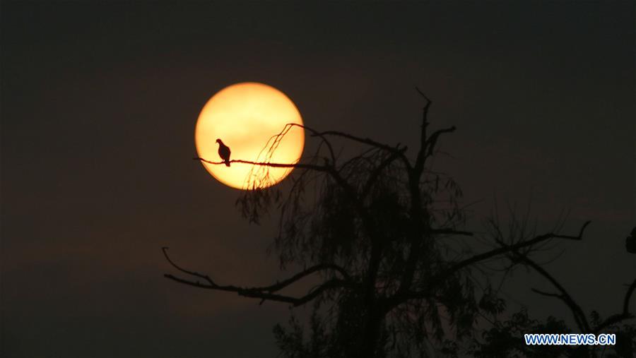 NEPAL-BHAKTAPUR-SUNRISE