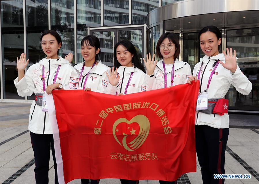 CHINA-SHANGHAI-CIIE-VOLUNTEERS (CN)