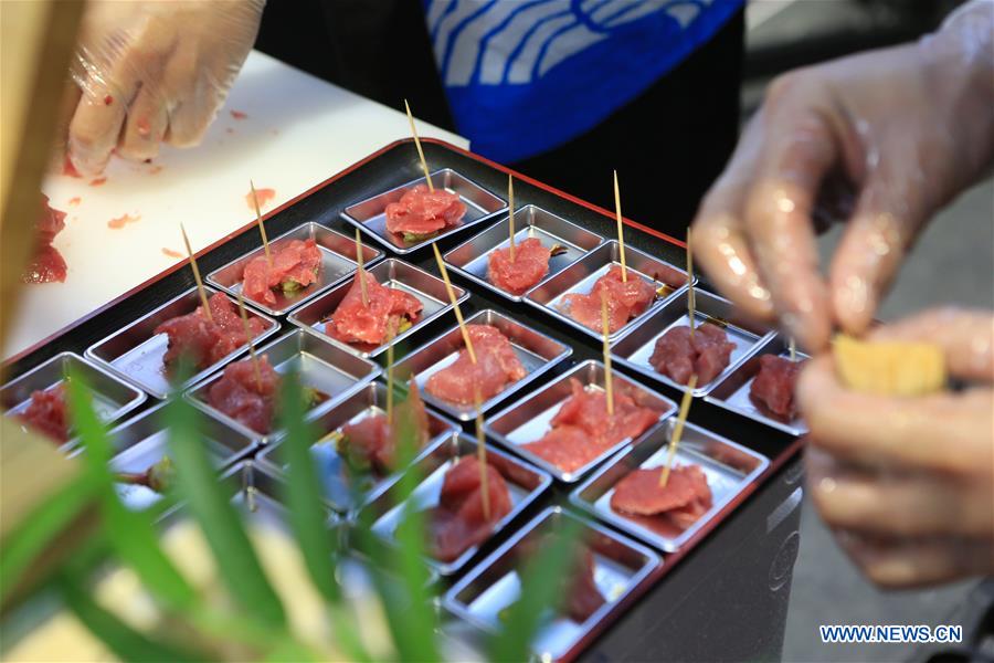 (CIIE)CHINA-SHANGHAI-CIIE-FOOD-JAPAN-TUNA DISINTEGRATING SHOW (CN)