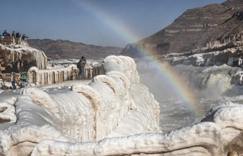 Rainbow, icicles seen on Hukou Waterfall scenic spot