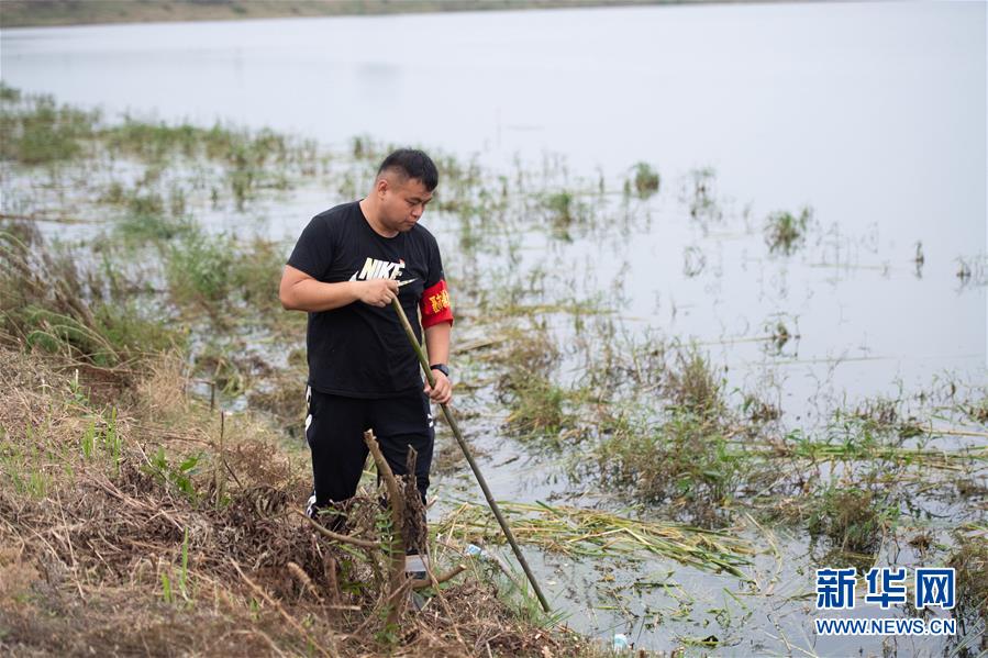 （防汛抗洪·图文互动）（2）在大堤上成长，为人民守护——洪水中的青年“生力军”